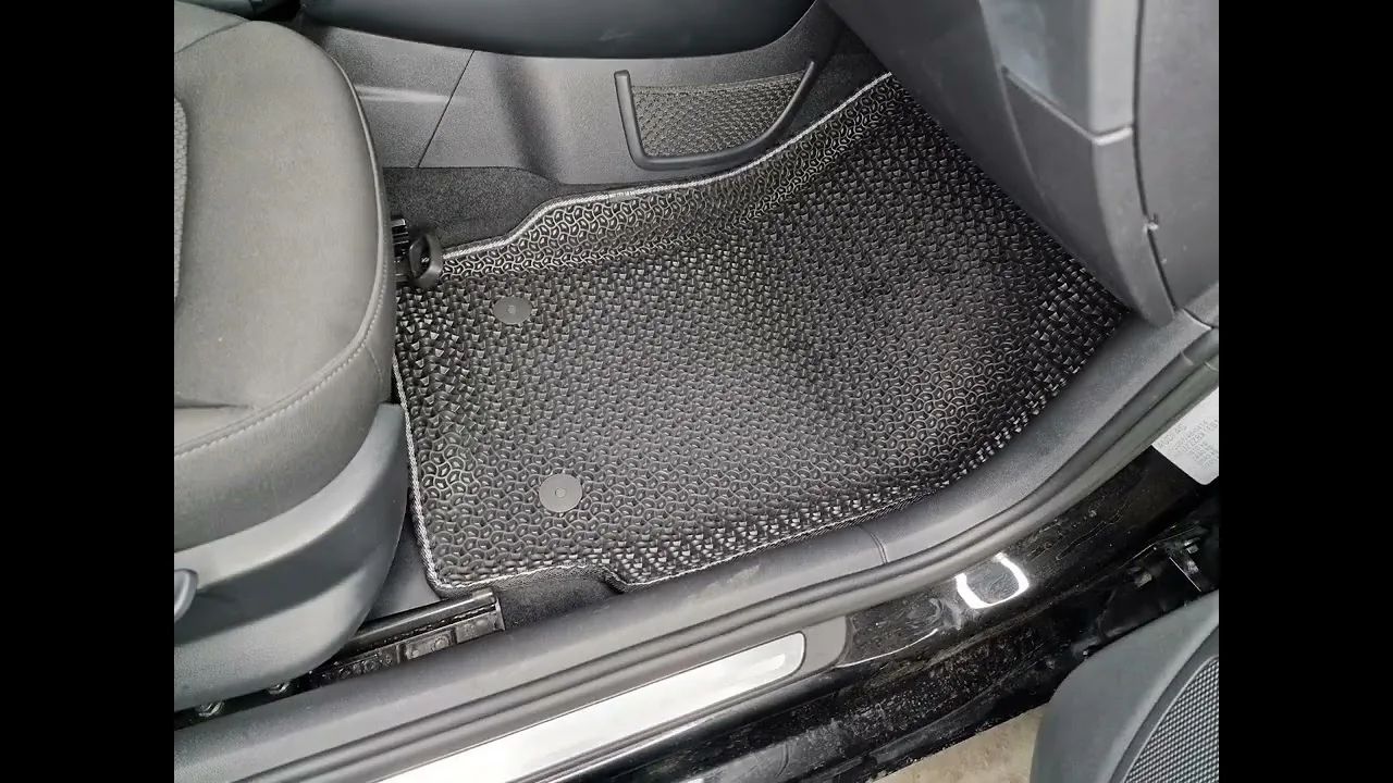 Audi A1. Des tapis 3D en matériau EVA. Église Bila. 0677771034