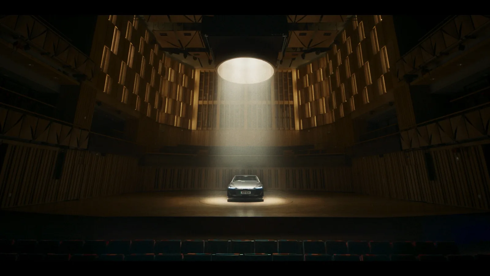 Audi illumine l’innovation de l’A6 E-tron, avec un peu d’aide de Reel 2 Real