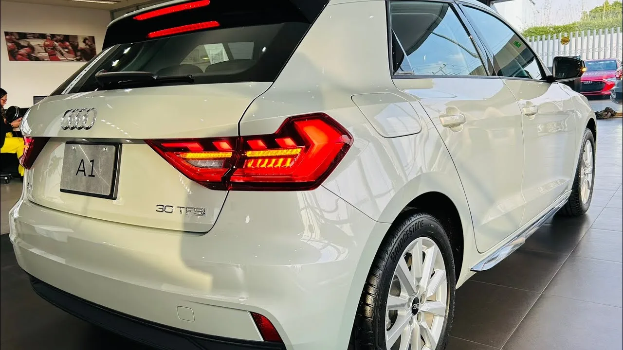 Audi A1 derniers modèles 2024 DÉMOS comme NOUVEAU* – Couleurs rouge, argent et bleu