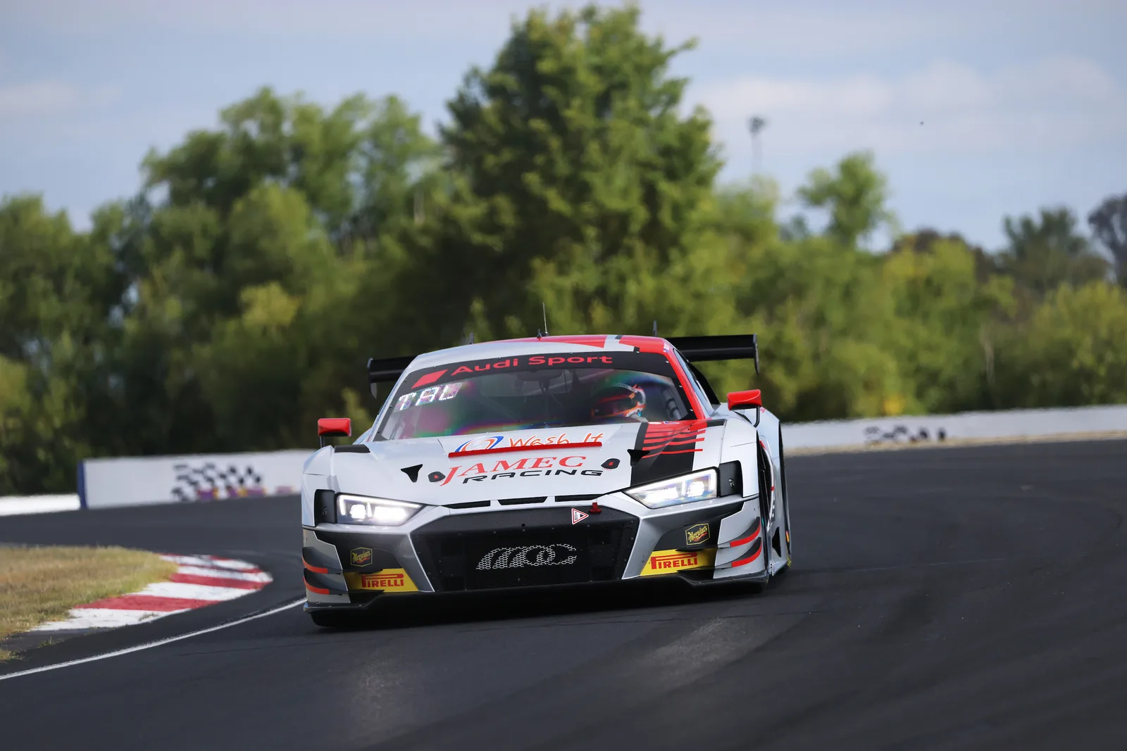 Audi se termine compétitive vendredi sur le dessus à Bathurst | Supercars