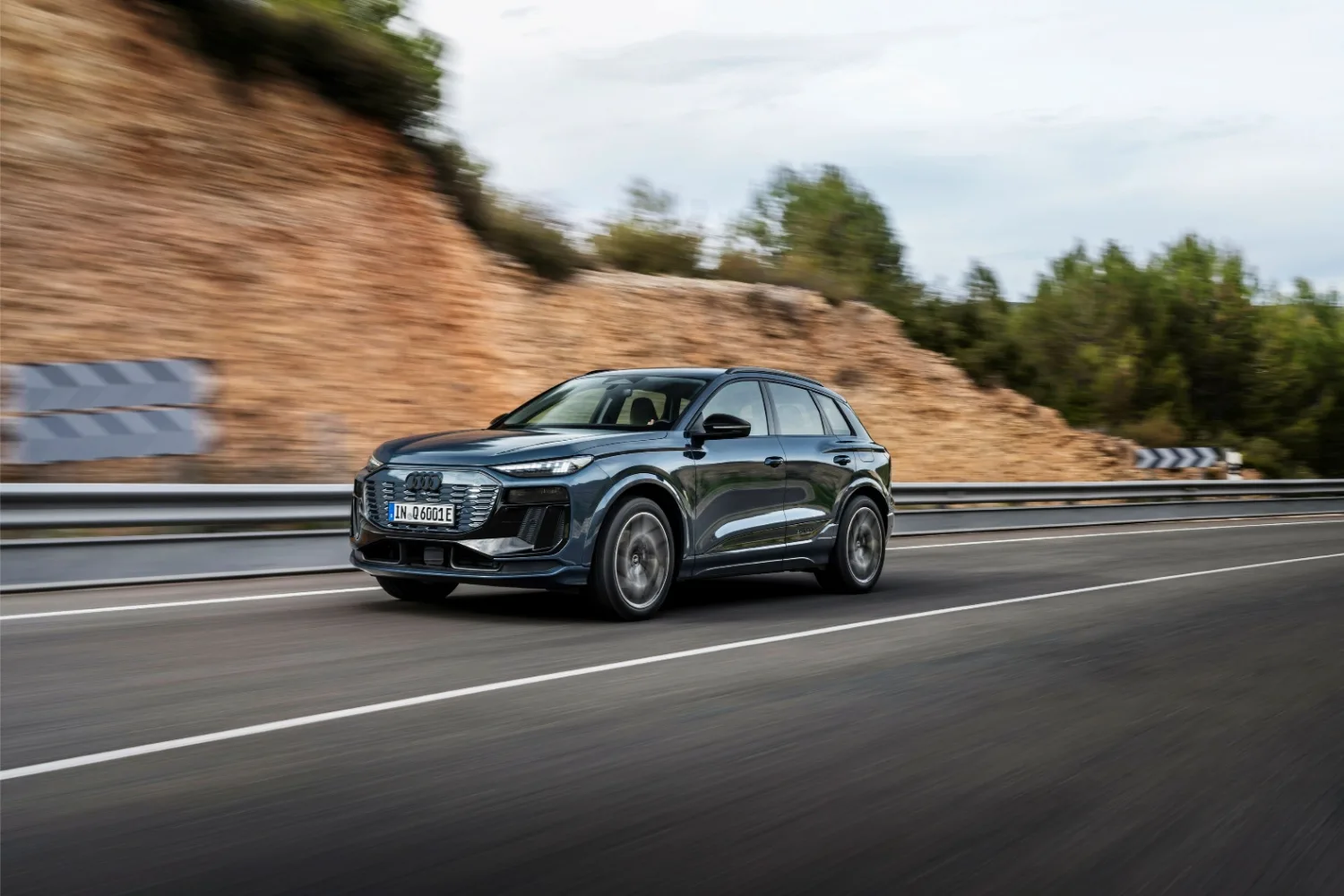 Le SUV Audi Q6 e-tron se dote d’une nouvelle version d’entrée de gamme.
