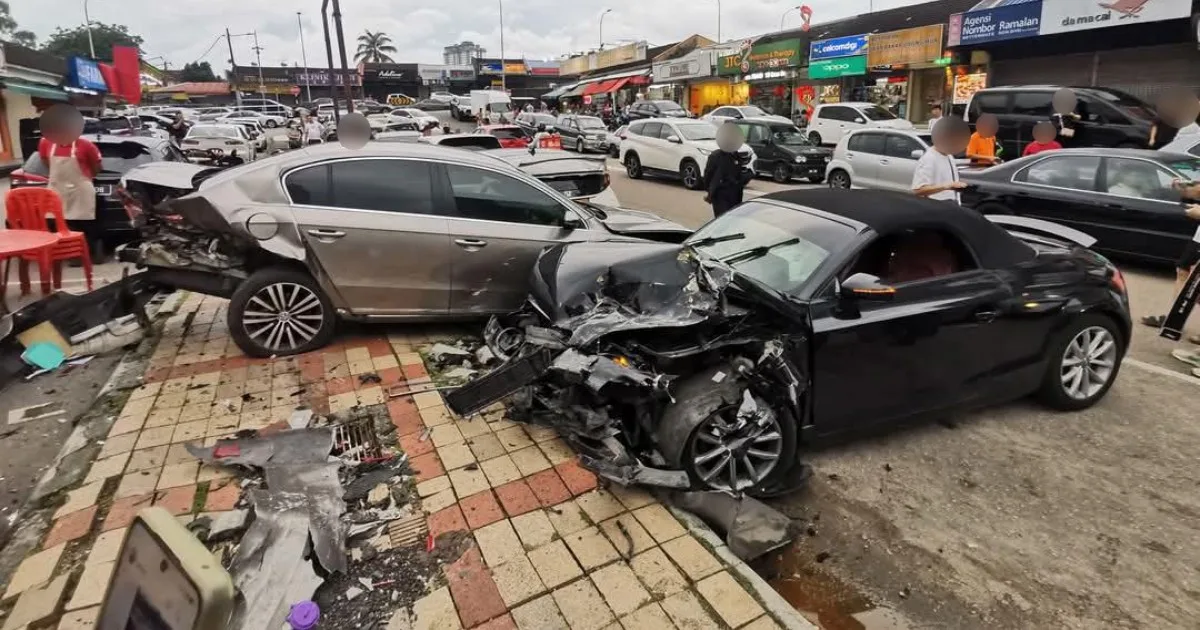 Le conducteur d’Audi enregistré par Singapour disparaît après s’être écrasé dans 4 voitures à l’extérieur de JB Mall, Singapore News