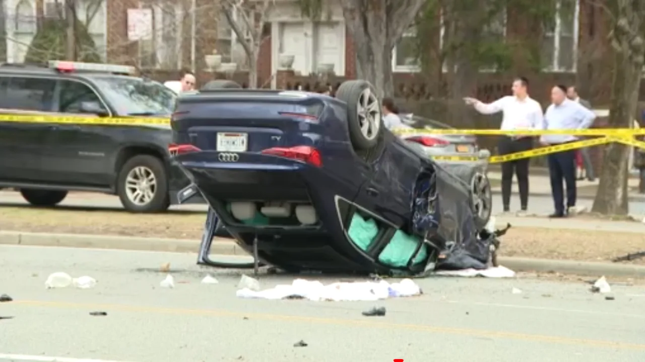 Audi Driver frappe maman et 3 enfants à Crosswalk sur Ocean Parkway