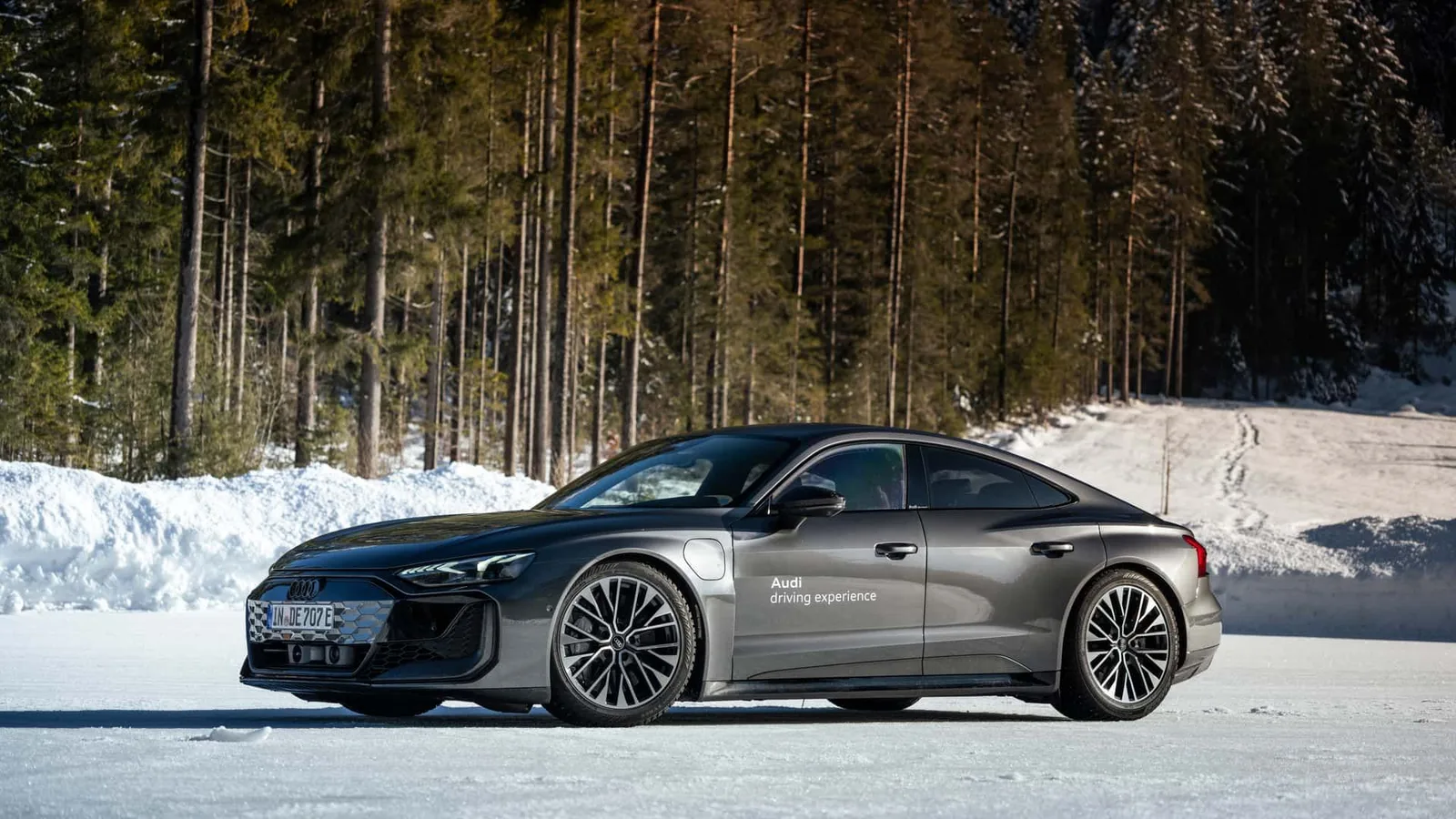 Sur la glace, l’Audi rs e-tron 2025 est un exercice…