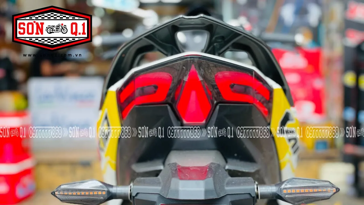 Testez les feux arrière Audi Led pour Vario 2018 chez Paint Shop District 1