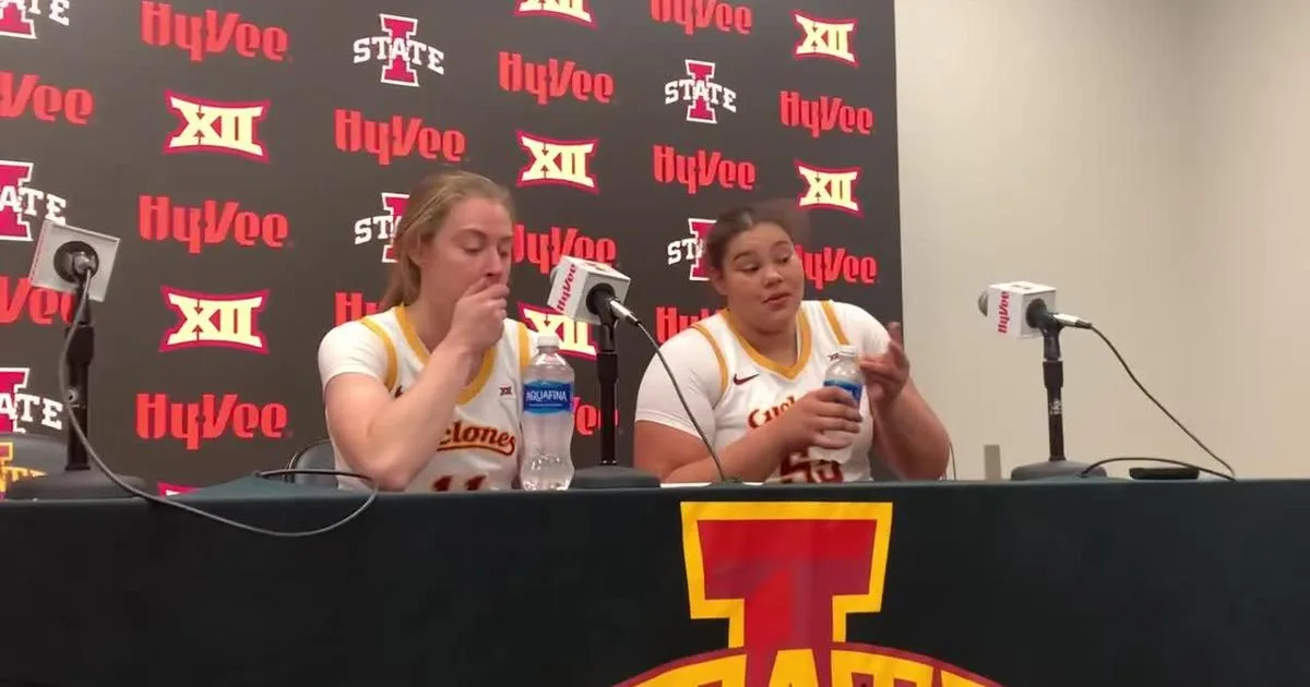 Audi Crooks et Emily Ryan après le match Drake – The Quad-City Times