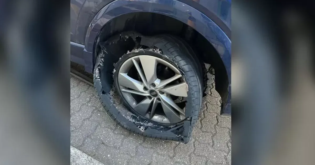 Audi a «détruit» après avoir frappé les nids de poule à Glasgow alors que le conducteur est parti avec une facture de réparation de 350 £
