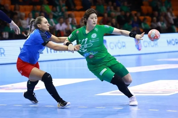 ̋ Audi (Gyo ̋ Audi Eto KC), que Ryu Eun-hee a marqué cinq buts, a atteint le sommet des 20 victoires dans le H ..