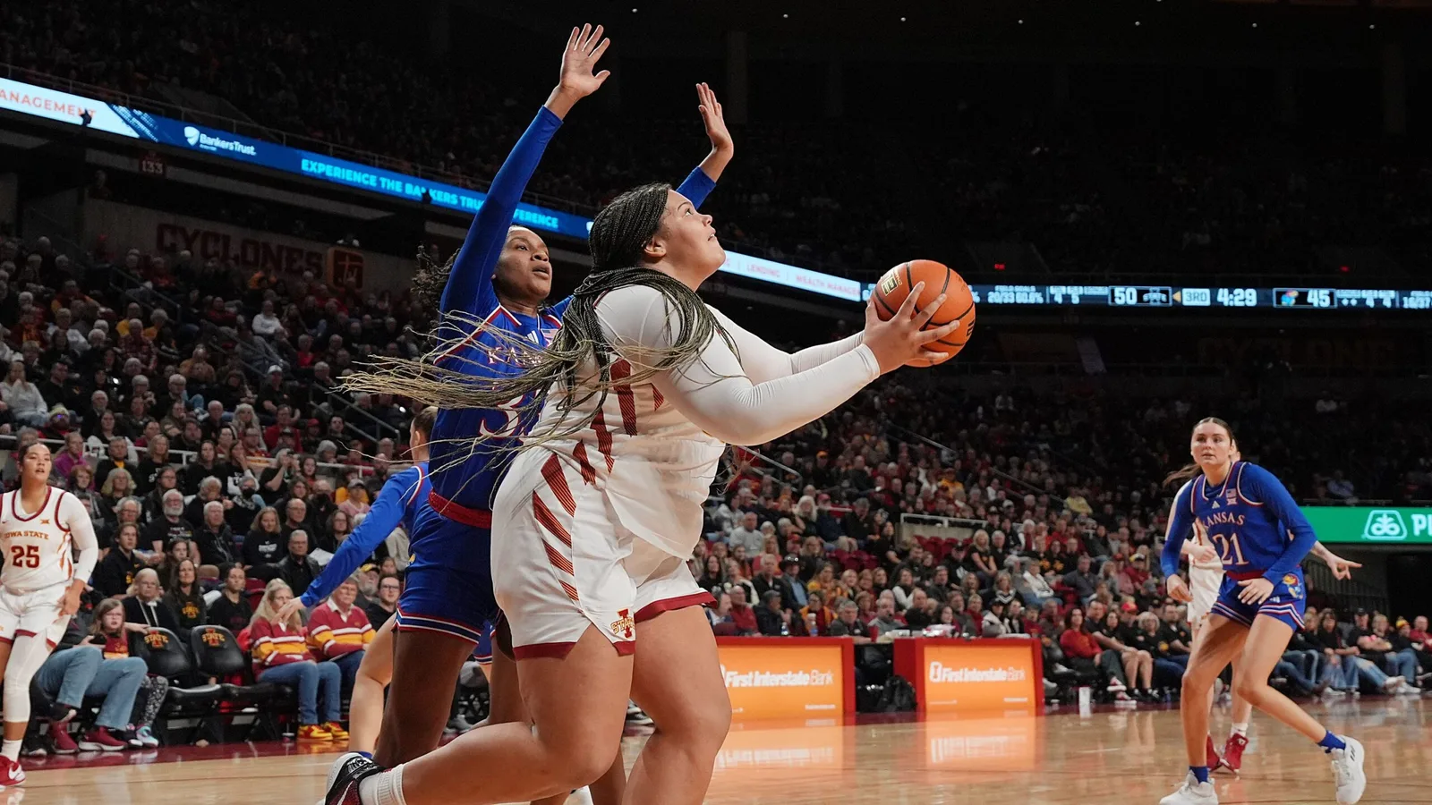 Audi Crooks, de l’équipe de basket-ball féminin de l’Iowa State, remporte un gros match contre le Kansas