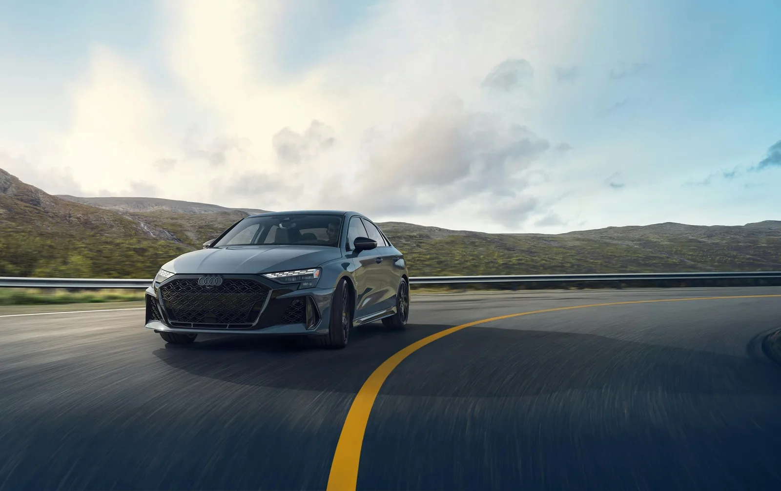 2025 Audi RS3 obtient de petites mises à jour, maintient cinq cylindres en vie