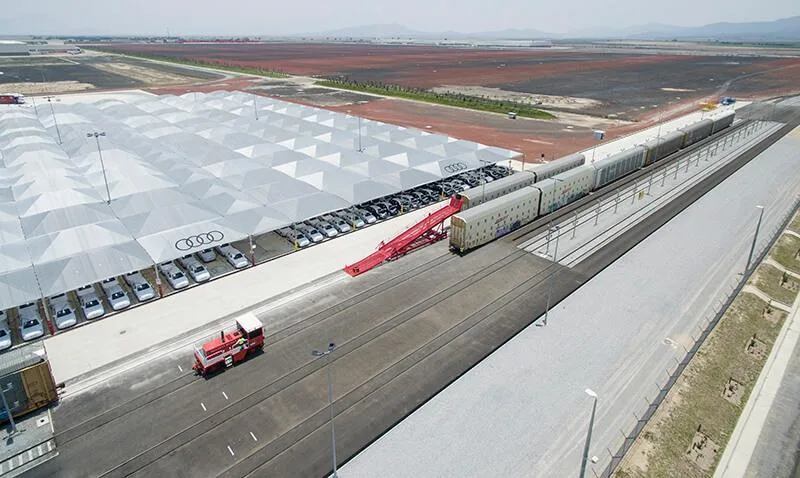 Dieter Braun et Francisco Bravo d’Audi présentent la glocalisation de la chaîne d’approvisionnement