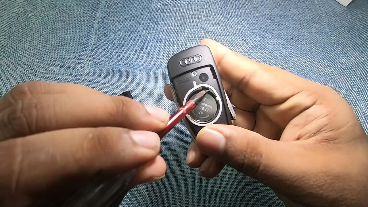 Comment changer la pile de la clé du véhicule sur Audi A1,A3,Q2,Q3