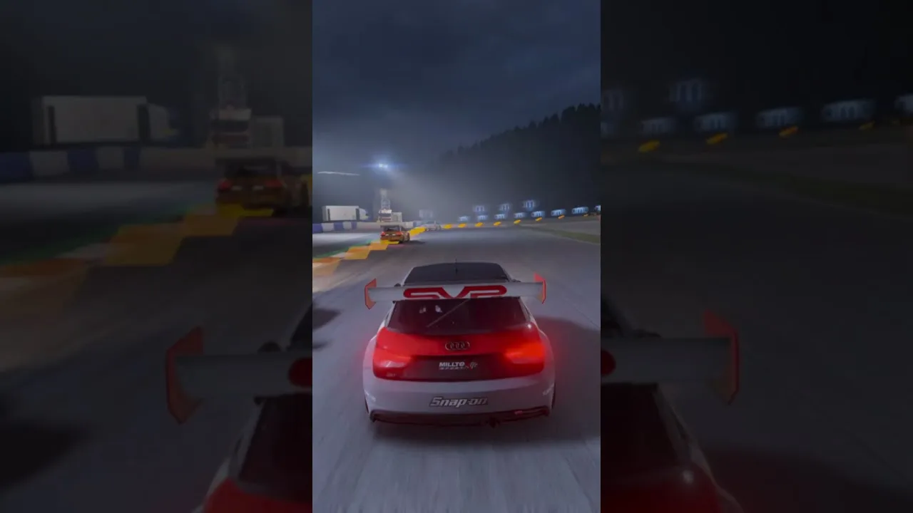 Grid Legends Audi RS1 entrant dans des virages serrés sur la piste
