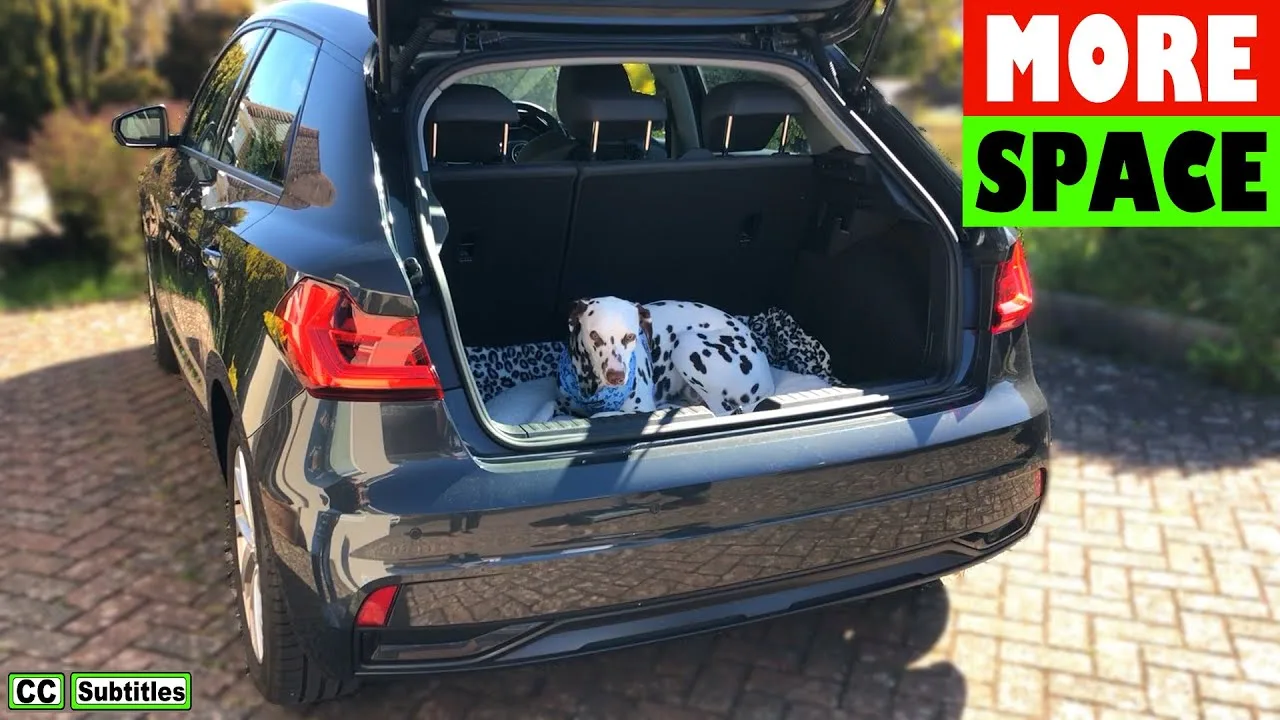 Comment agrandir la botte sur Audi A1 Sportback et retirer l’étagère de colis et rabattre les sièges arrière