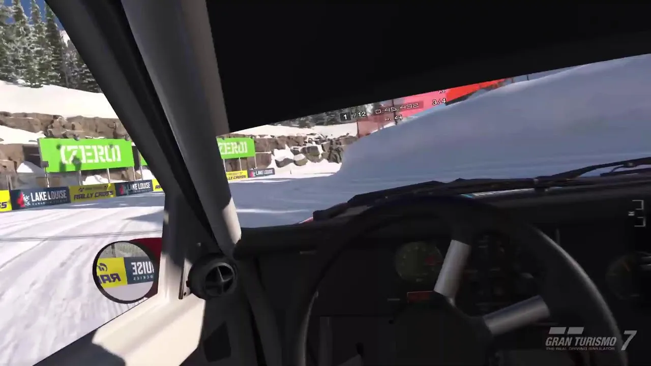 Audi S1 ​​Quattro Pikes Peak Edition avec le skin Ken Block dans une course sur neige