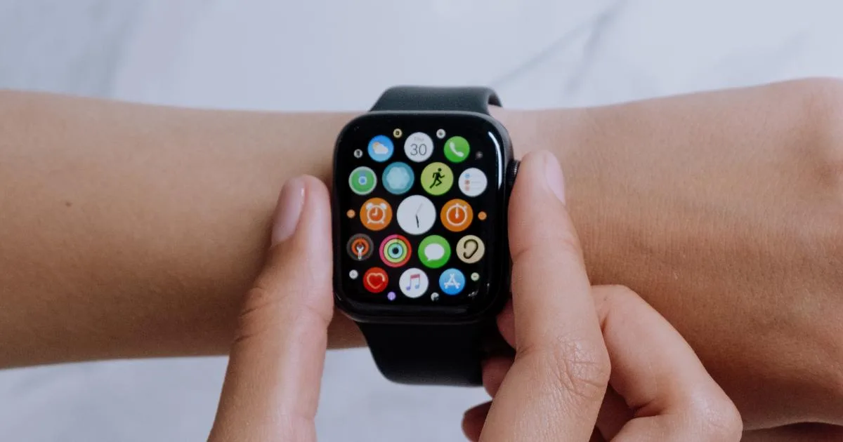 L’homme a volé de l’argent, Apple Watch et Audi Keys de Glasgow Flat