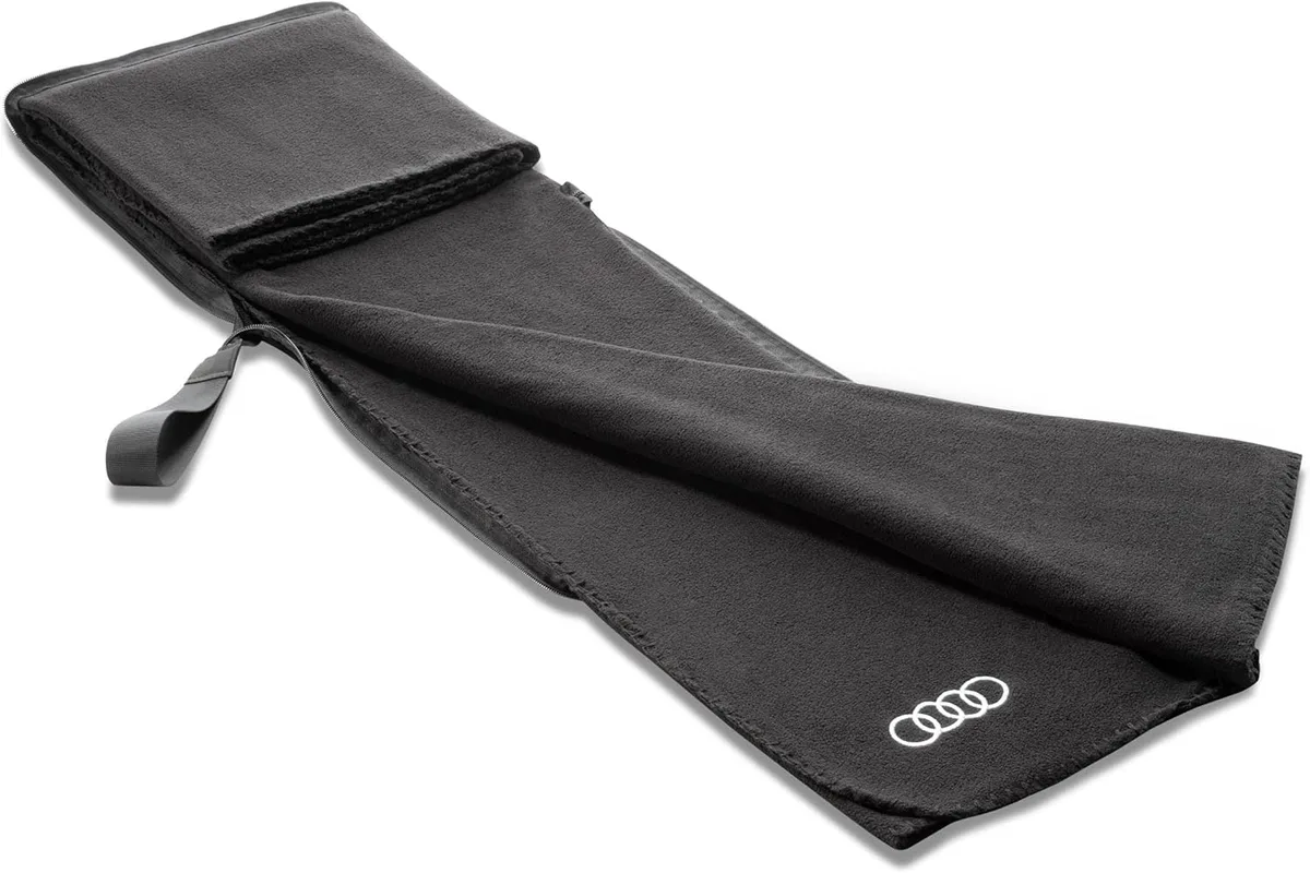 Audi 3292200300 Couverture polaire 2 en 1 coussin pliable noir avec anneaux logo Audi